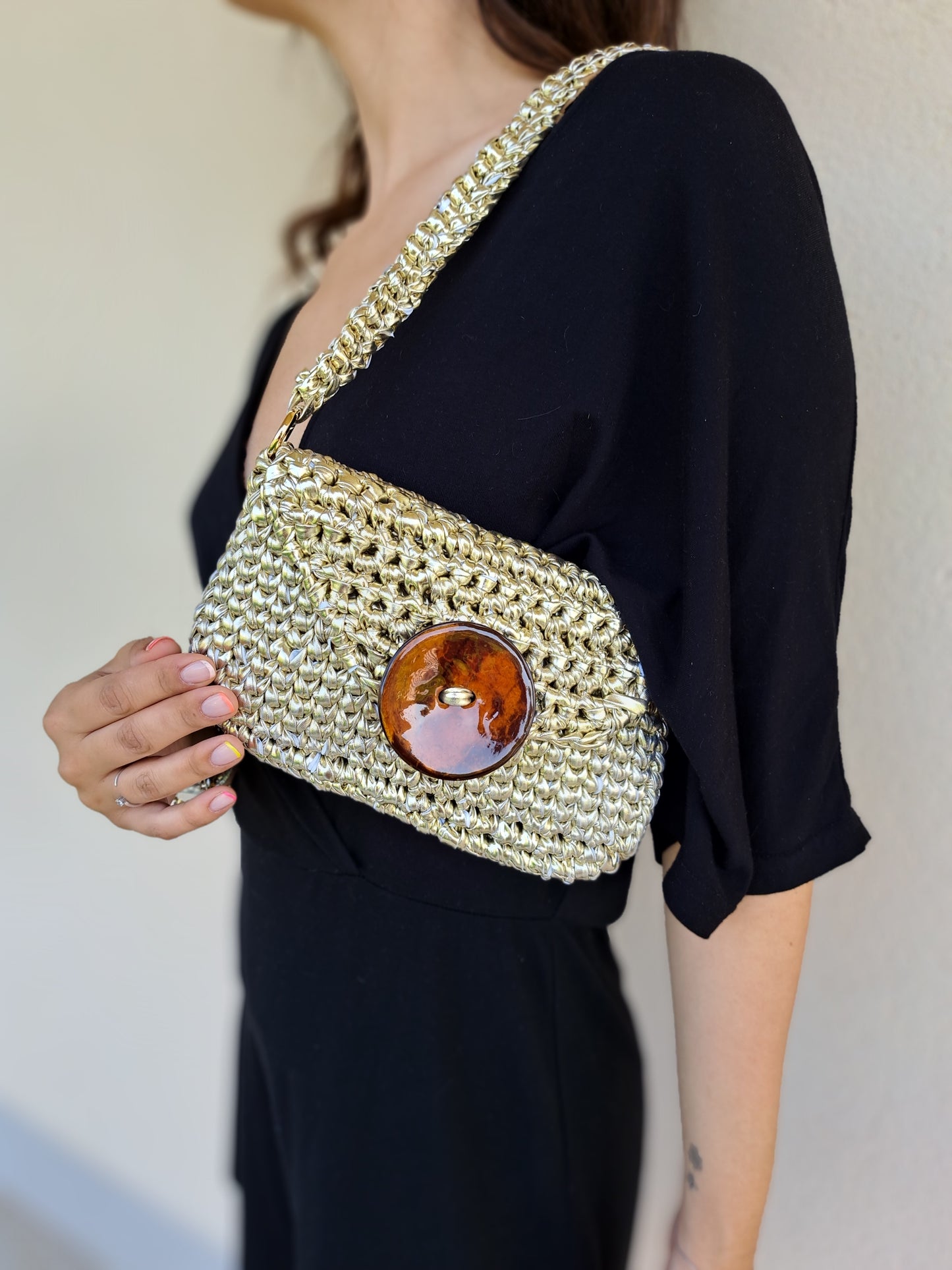 Big Button Metallica Oro con tracolla