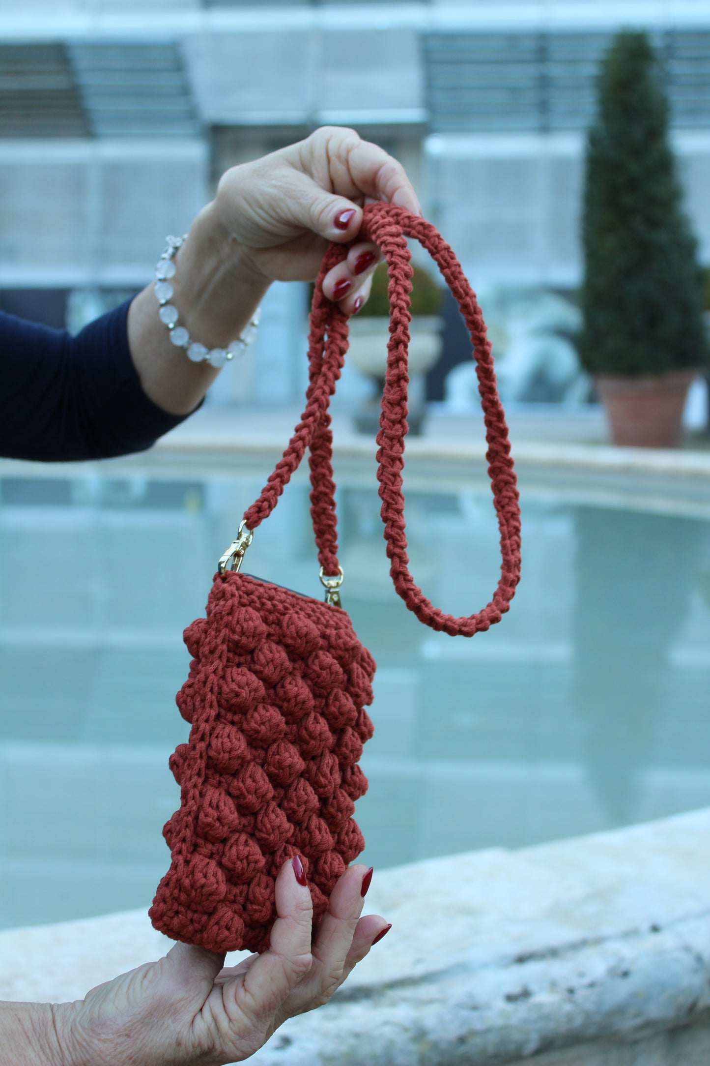 Portacellulare Bubbles in cordino con tracolla