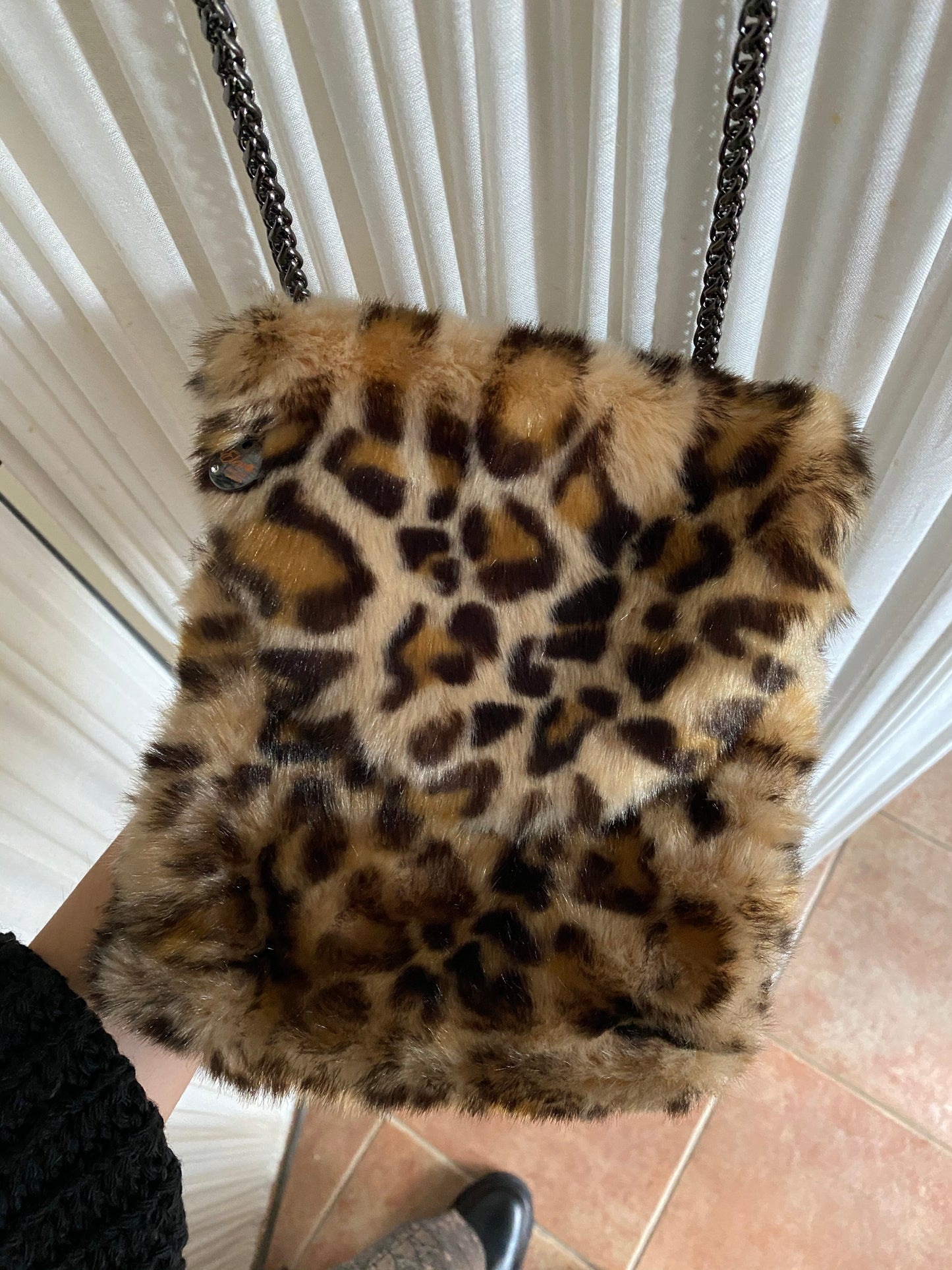 Pochette in eco-pelliccia con tracolla- SU ORDINAZIONE