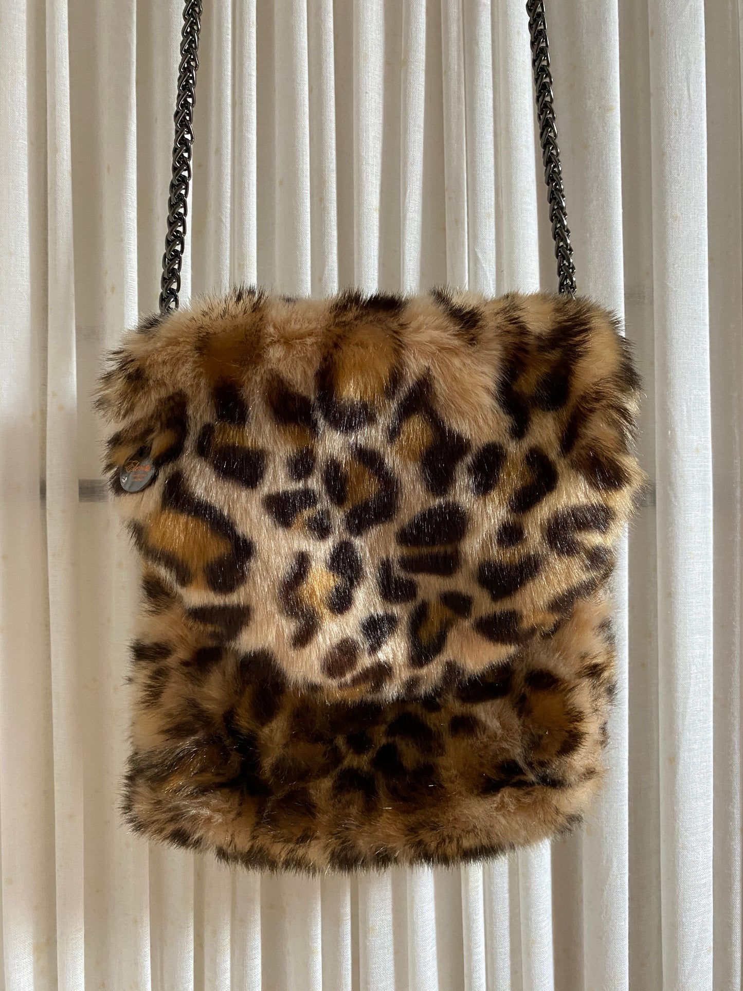 Pochette in eco-pelliccia con tracolla- SU ORDINAZIONE