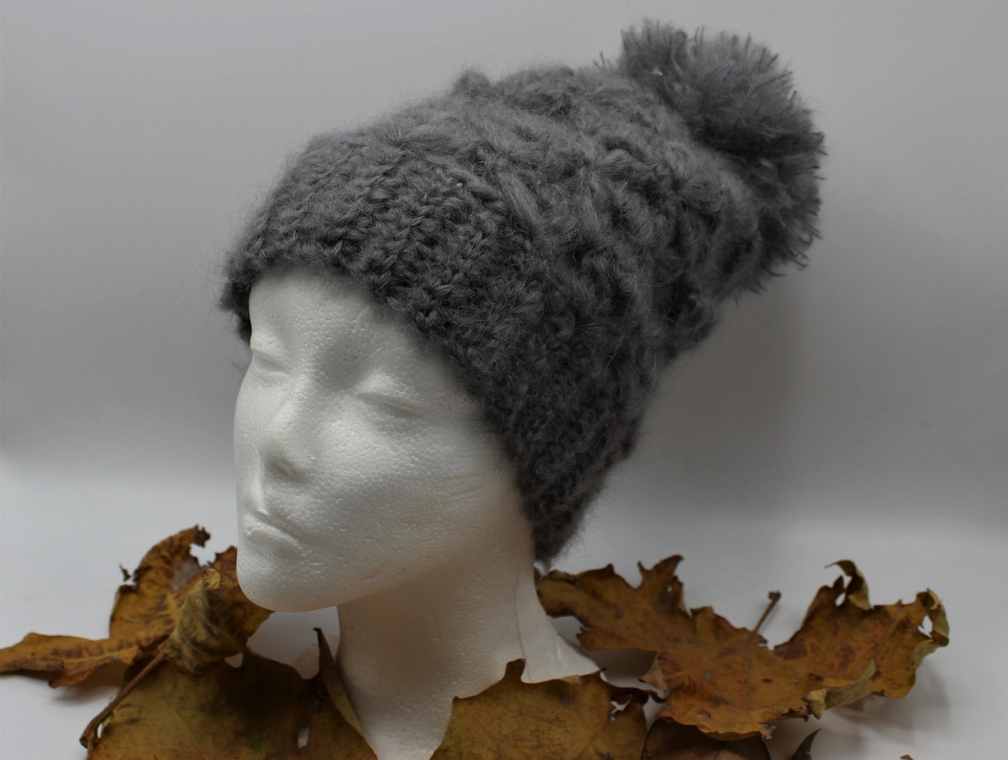 Cappello con ponpon in lana e mohair