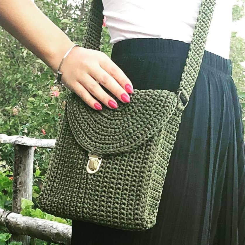 Pochette con tracolla ad uncinetto - Verde Militare