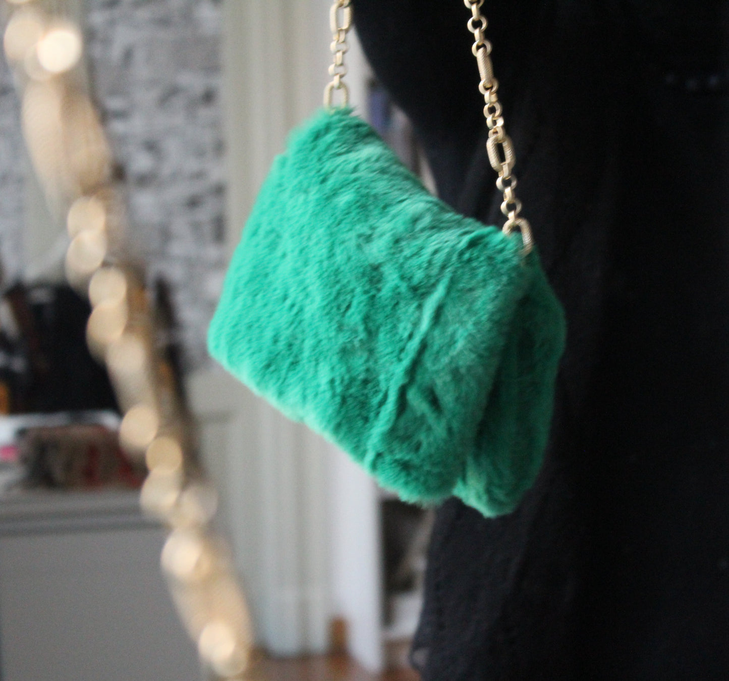 Pochette in ecopelliccia con tracolla - Verde