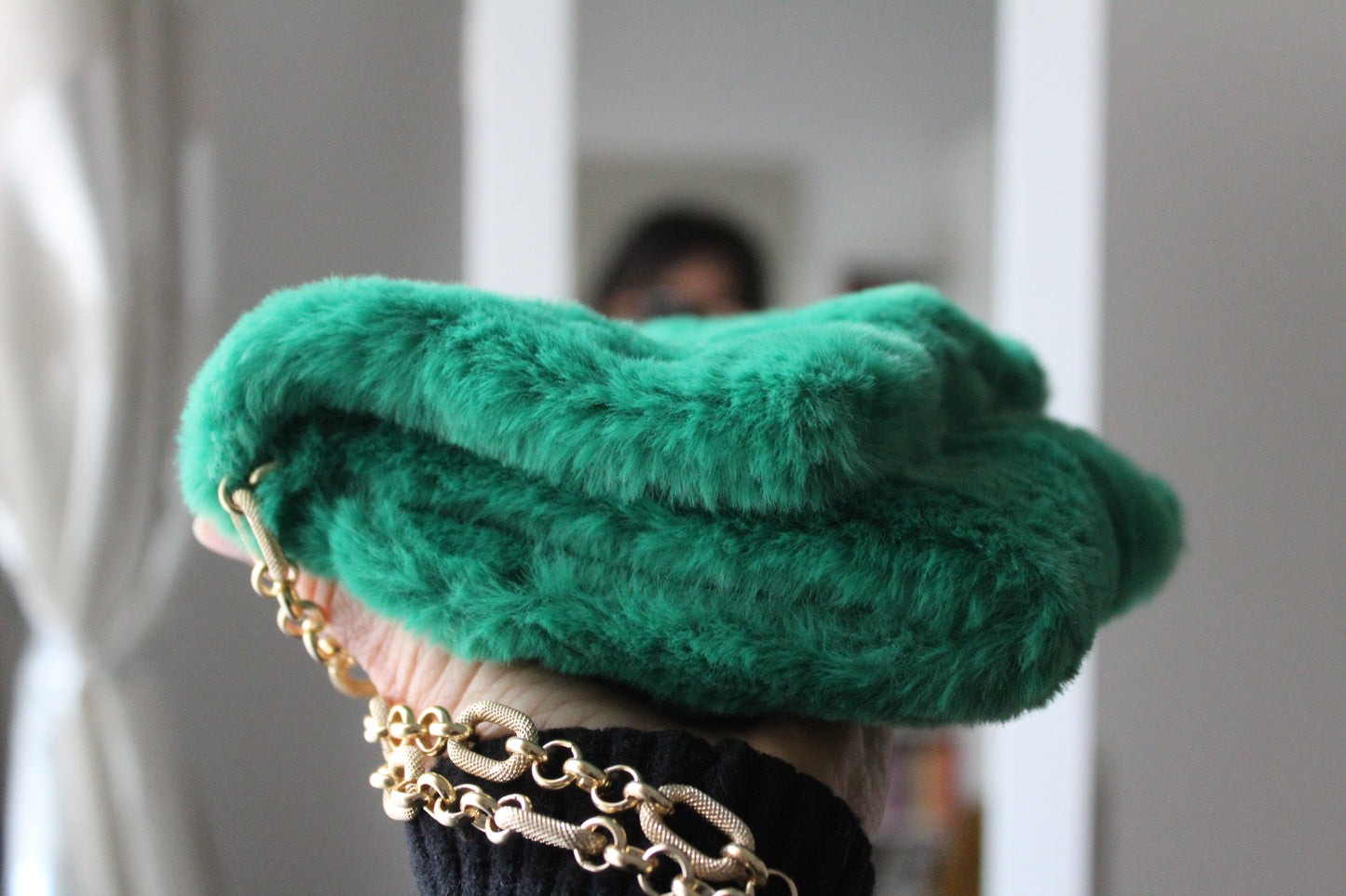 Pochette in ecopelliccia con tracolla - Verde