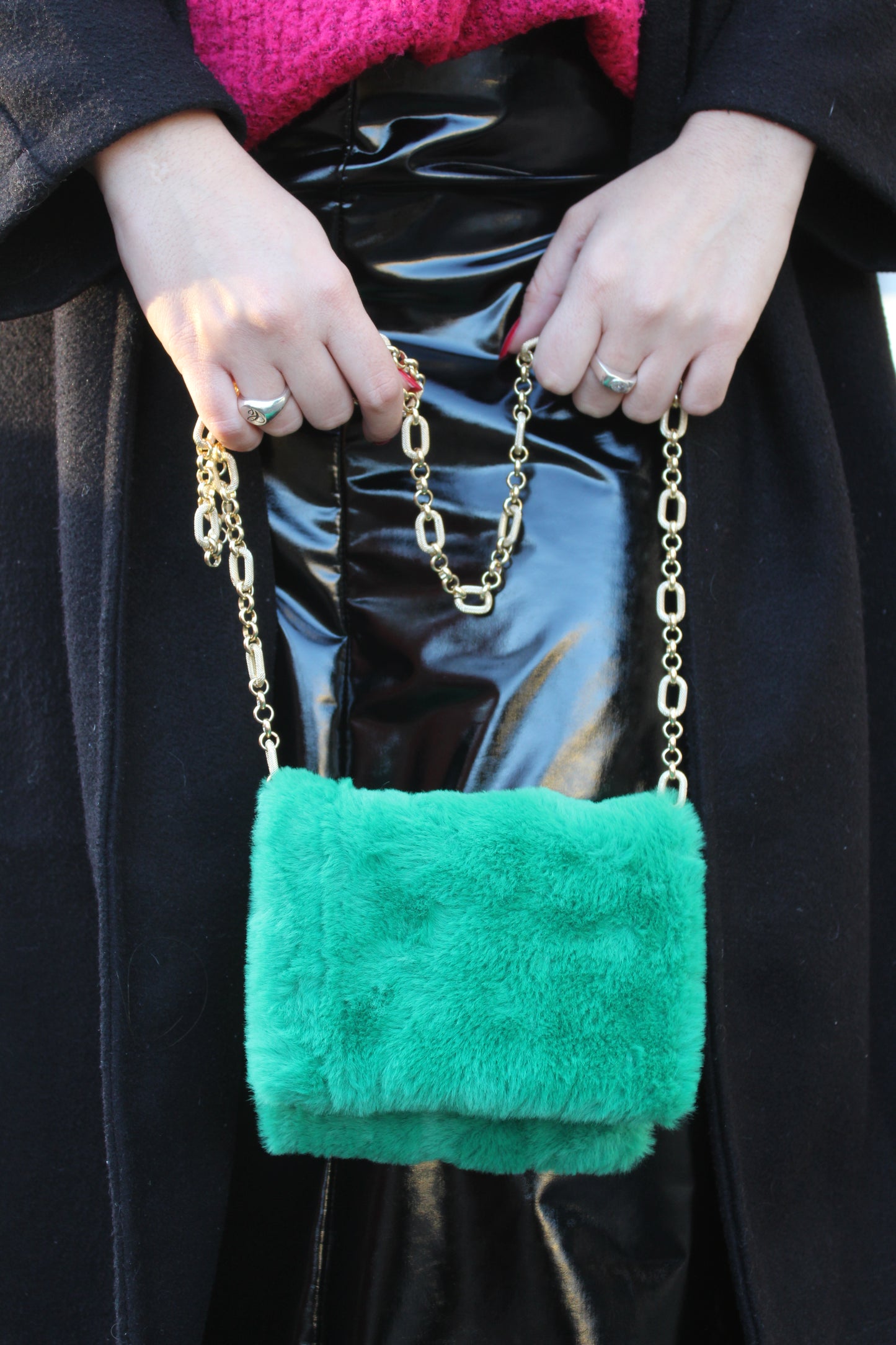 Pochette in ecopelliccia con tracolla - Verde