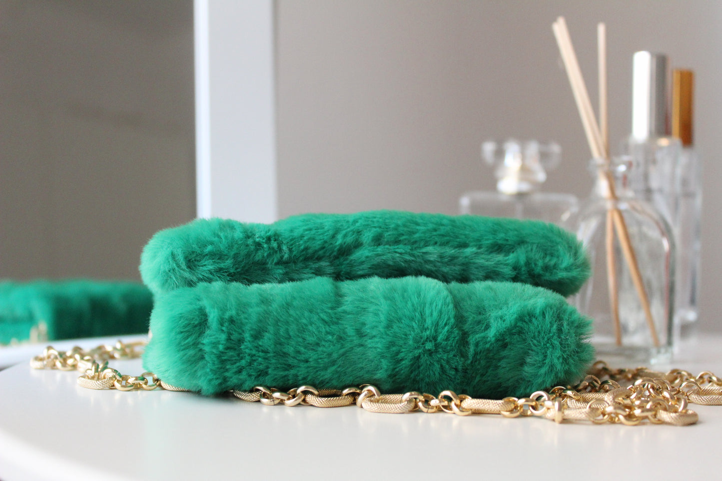 Pochette in ecopelliccia con tracolla - Verde