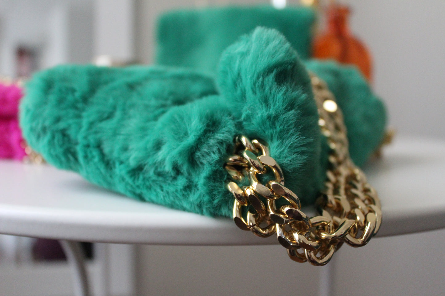 Pochette in ecopelliccia con tracolla doppio filo - Verde