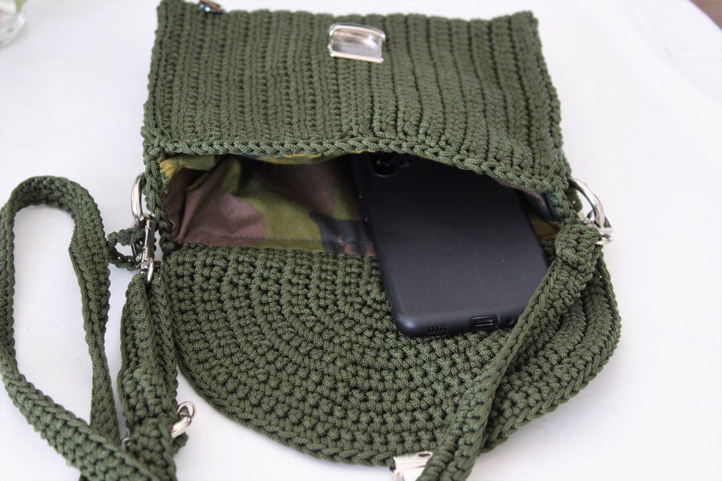 Pochette con tracolla ad uncinetto - Verde Militare