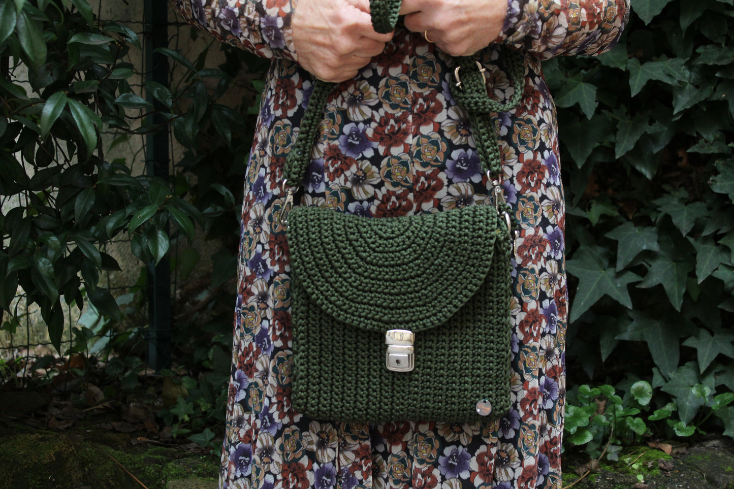 Pochette con tracolla ad uncinetto - Verde Militare