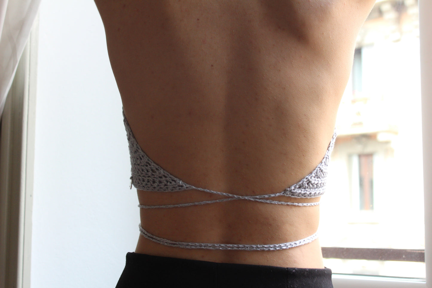 Crop Top Crochet CrissCross- Grigio Chiaro Lurex