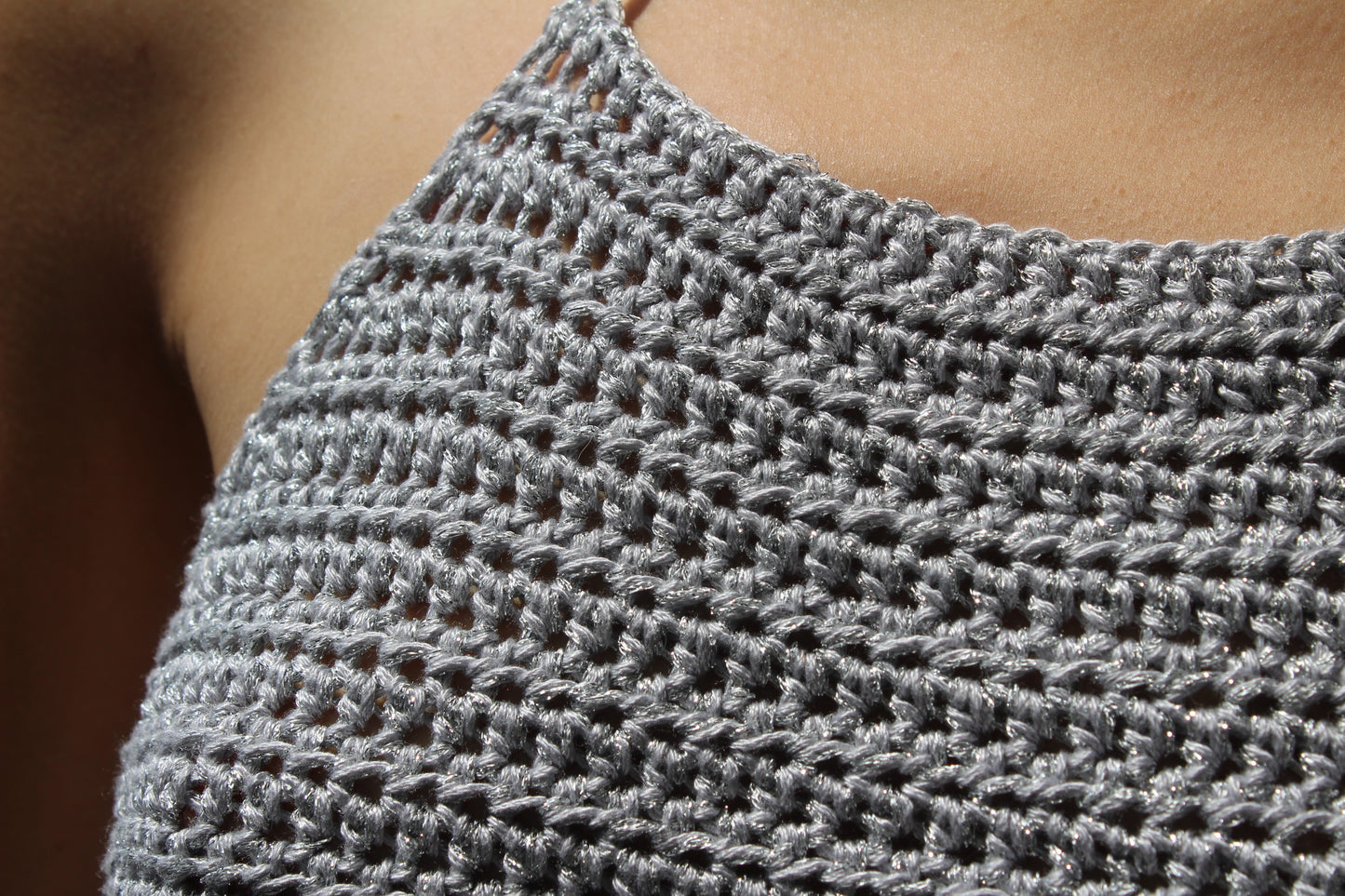 Crop Top Crochet CrissCross- Grigio Chiaro Lurex