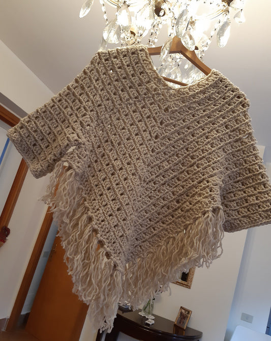 Poncho Granny Style con frange