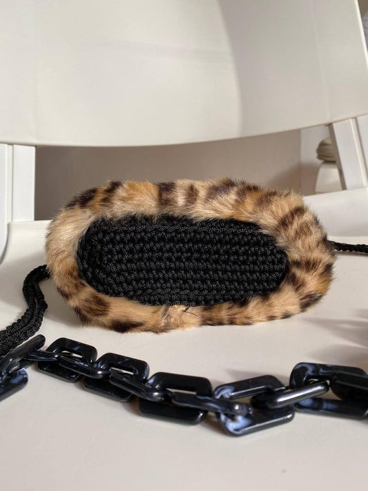 Pochette in eco-pelliccia con tracolla- SU ORDINAZIONE