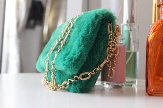 Pochette in ecopelliccia con tracolla - Verde